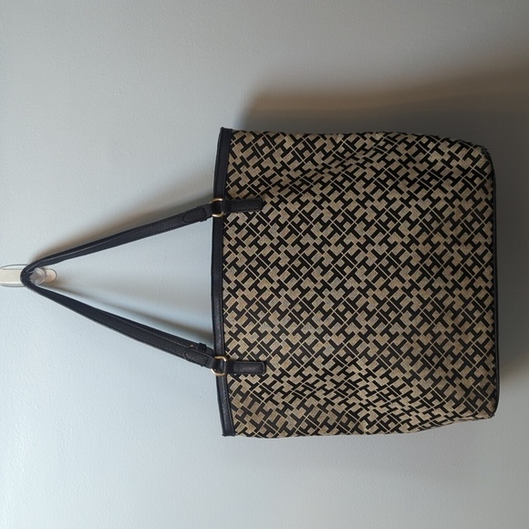 Tommy Hilfiger Black and Cream Tote with Geometric Pattern and Sturdy Ha… - Picture 4 of 9